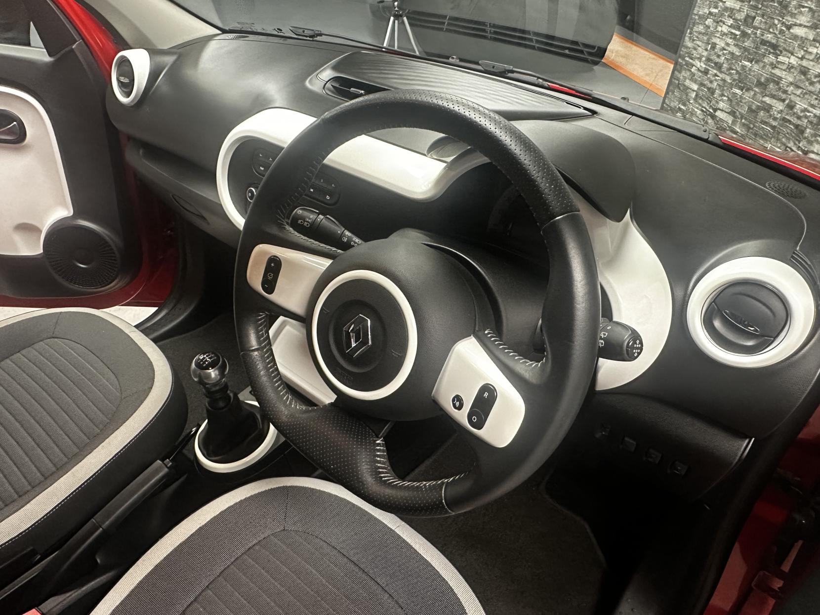 Renault Twingo 0.9 TCe ENERGY Dynamique Hatchback 5dr Petrol Manual Euro 6 (s/s) (90 ps)