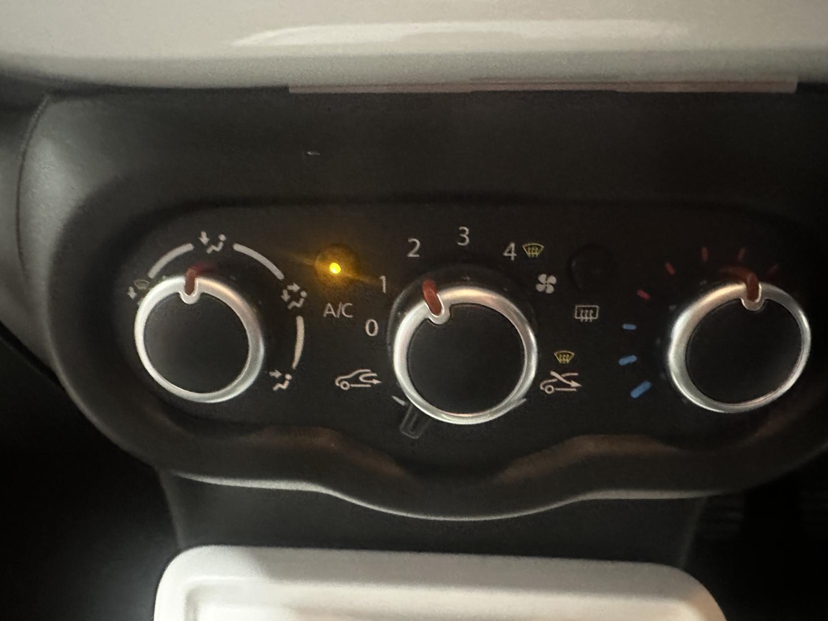 Renault Twingo 0.9 TCe ENERGY Dynamique Hatchback 5dr Petrol Manual Euro 6 (s/s) (90 ps)