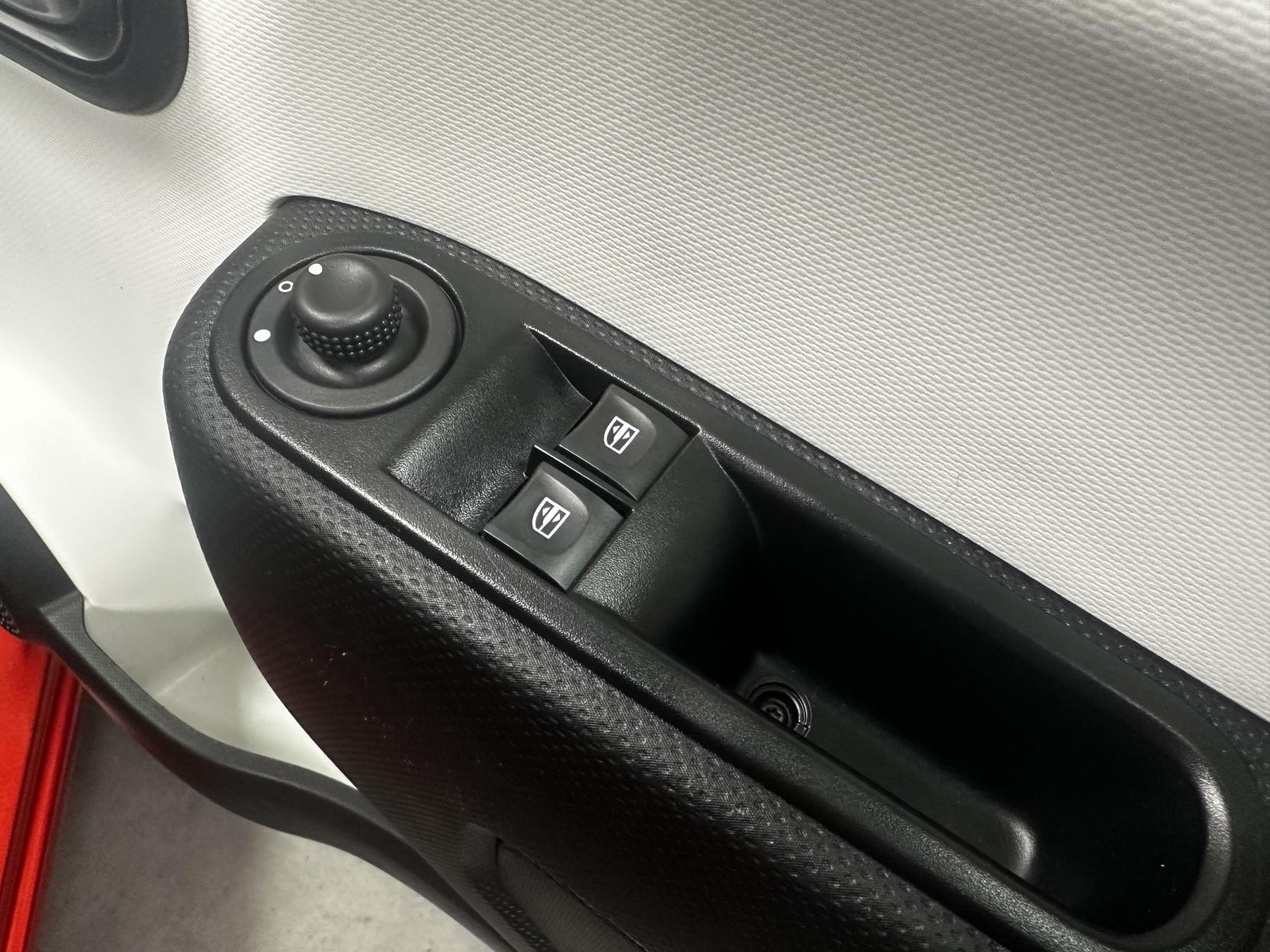 Renault Twingo 0.9 TCe ENERGY Dynamique Hatchback 5dr Petrol Manual Euro 6 (s/s) (90 ps)