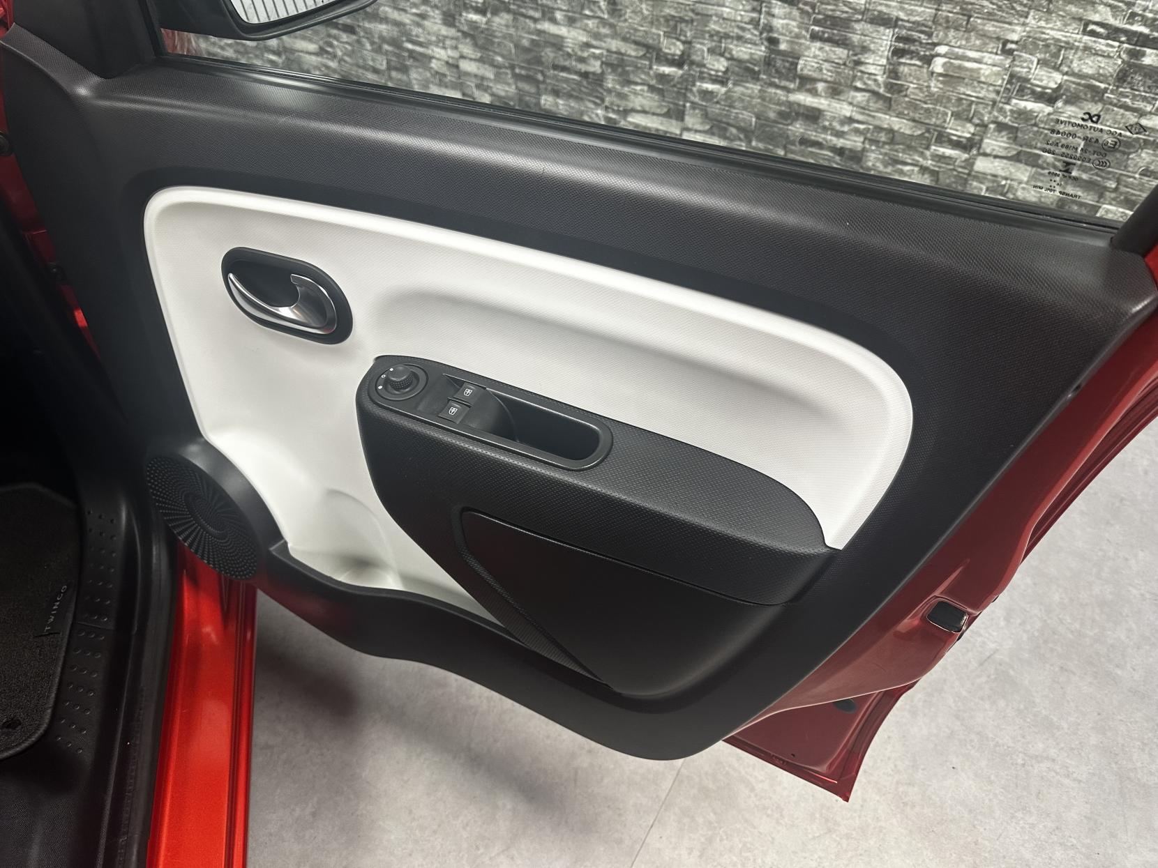 Renault Twingo 0.9 TCe ENERGY Dynamique Hatchback 5dr Petrol Manual Euro 6 (s/s) (90 ps)